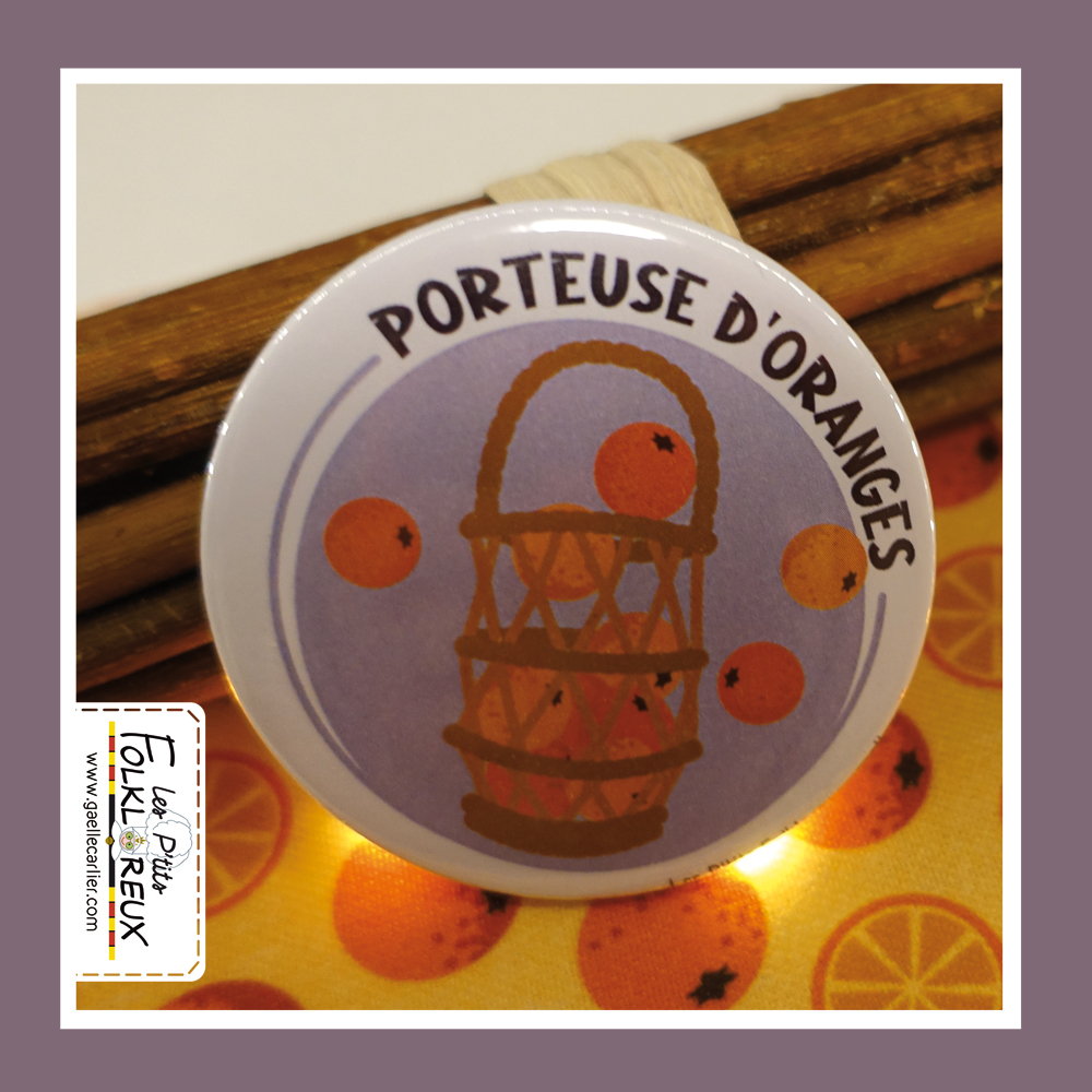 Badge ou décapsuleur aimanté Porteuse doranges Les P tits Folkloreux